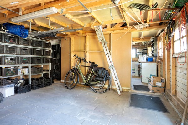 garage 1.jpg